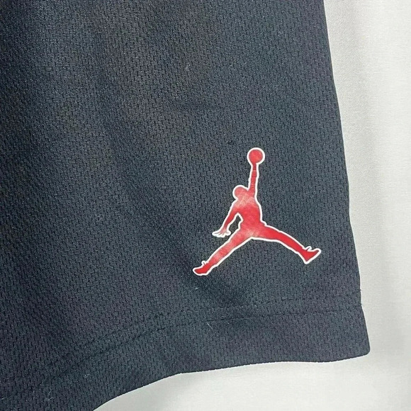 Air Jordan black gym shorts boys size large 6-7 yrs red logo - Picture 2 of 4